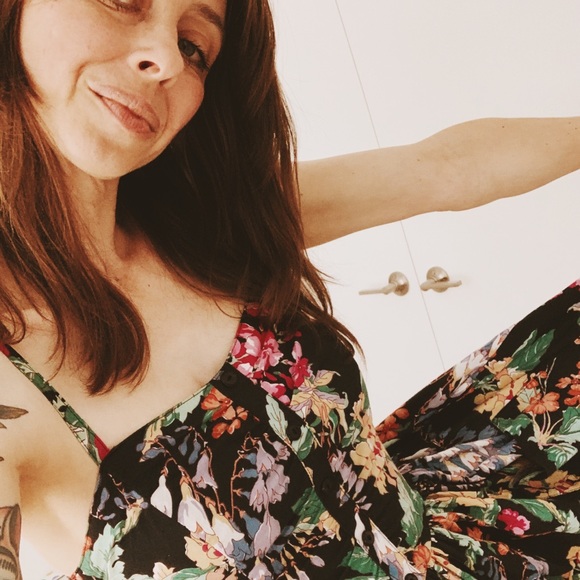 Meet your Posher - Picture 1 of 3